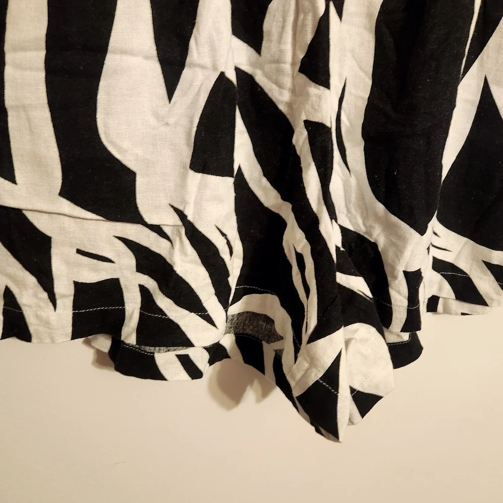 Cynthia Rowley | Women's Black & White Linen Blend Tropical Shorts (US Size 2X)